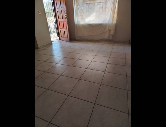 3 BEDROOM FREEHOLD FOR SALE IN LENNOXTON